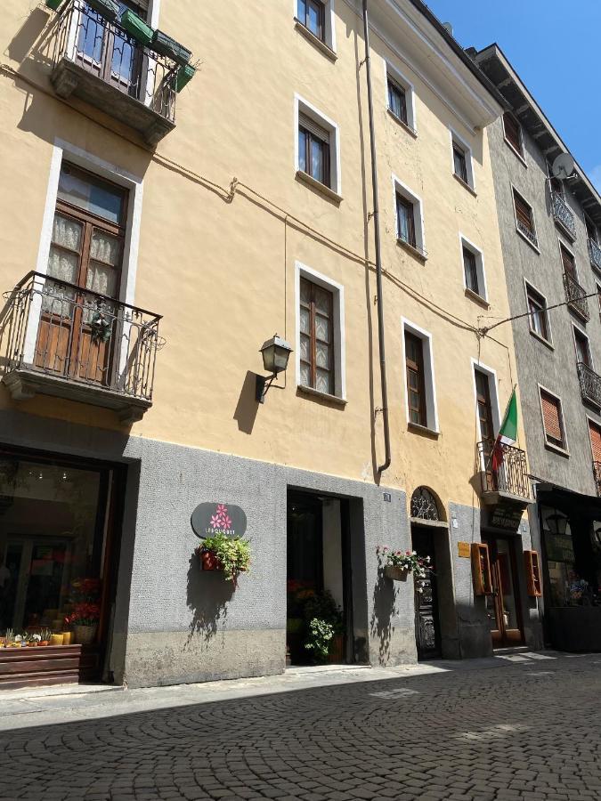 Apartments Il Delfino Aosta Exteriör bild